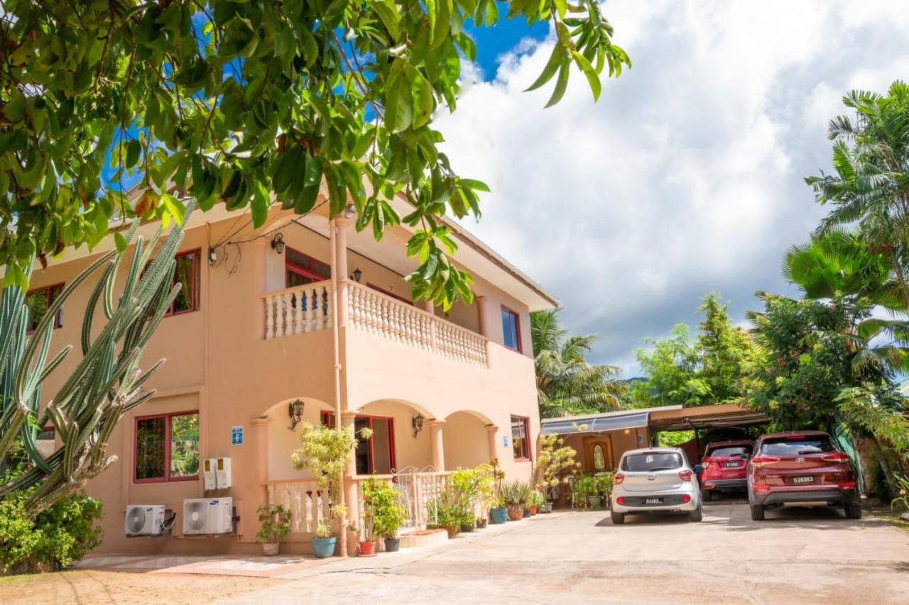 Chez Benoit Self Catering Apartment Victoria Exterior photo