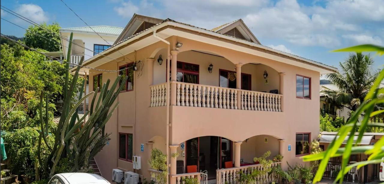 Chez Benoit Self Catering Apartment Victoria Exterior photo